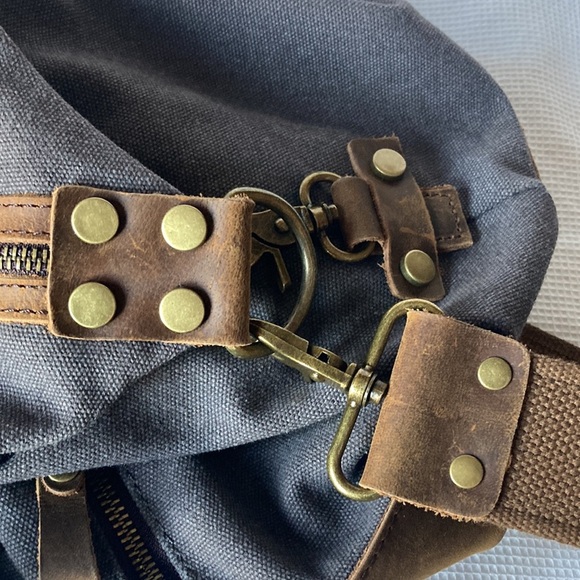 DUFFEL Travel Sports Bag Brown Gray Canvas Leather Multiple Zipper Pockets - Picture 7 of 10